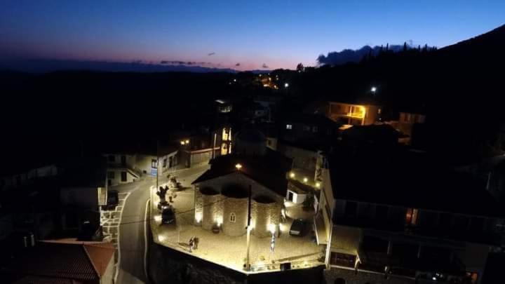 Hotel Isaraiko Spiti Agia Theodora Isaris Exterior foto